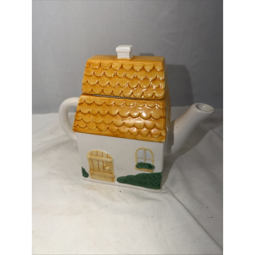 Vintage - VGC - LN - Ceramic Cottage Decorative Teapot #302170